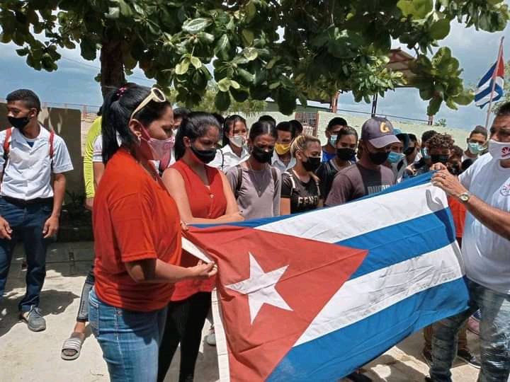 maria_laviste's tweet photo. #Cuba#CubaMined
@Educa_Gtmo 
Inicia movimiento #Sembar -Con - Ciencia en toda la provincia ,se abanderan las brigadas estudiantiles y capacitan  para contribuir al Plan de Soberania Alimentaria.
#Feem 
#JovenesConstruyendoElFuturo 
#CubaViveYTrabaja https://t.co/mugNFVeTGO