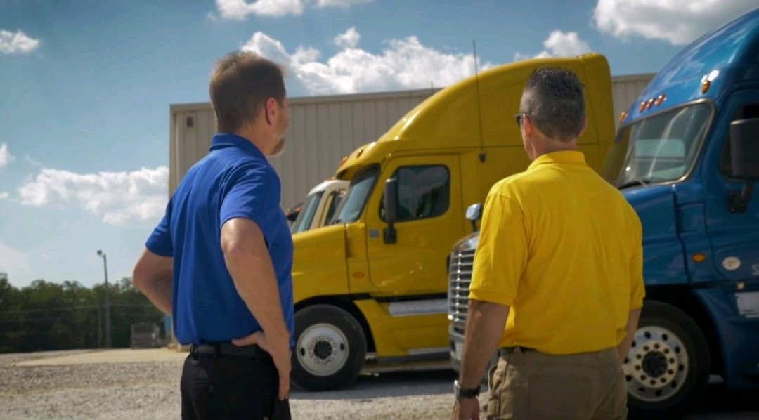 fast_roxy's tweet photo. 5 HGV Drivers Must Have Items For The Road
More on this on our blogs at - https://t.co/9MwLv6eN4V
 #freight #logistics #business #work #safety #Food #help #essentials #prepared #hgvdrivers #trucking #haulage #global #roxyfastfreight #hygiene https://t.co/OrvkFo4RzZ