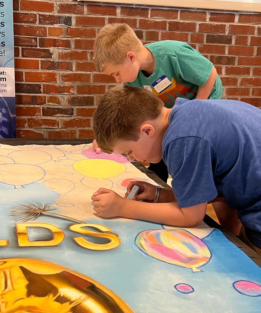chalktwins's tweet photo. Thank you Carla and the rest of the wonderful staff for another great year at @ArtFieldsSC!
It was really special seeing the community come together to work on this mural.
#artfields #artfields2022 #chalkart #muralart #streetart #streetartist #makersmarket #artmakers https://t.co/hLi9uq3BLx