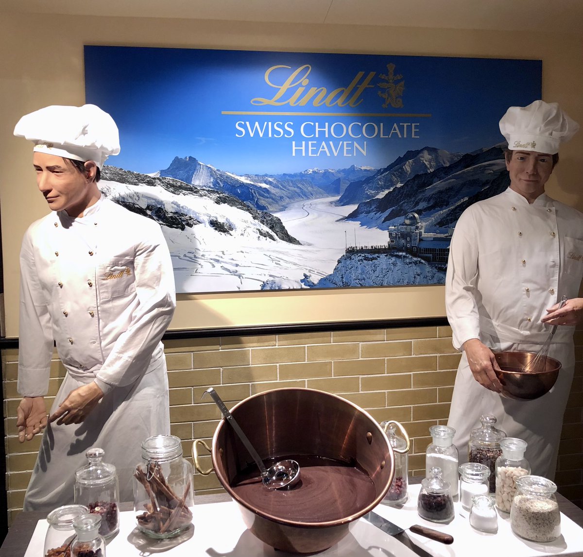 John J Tomlinson tweet media