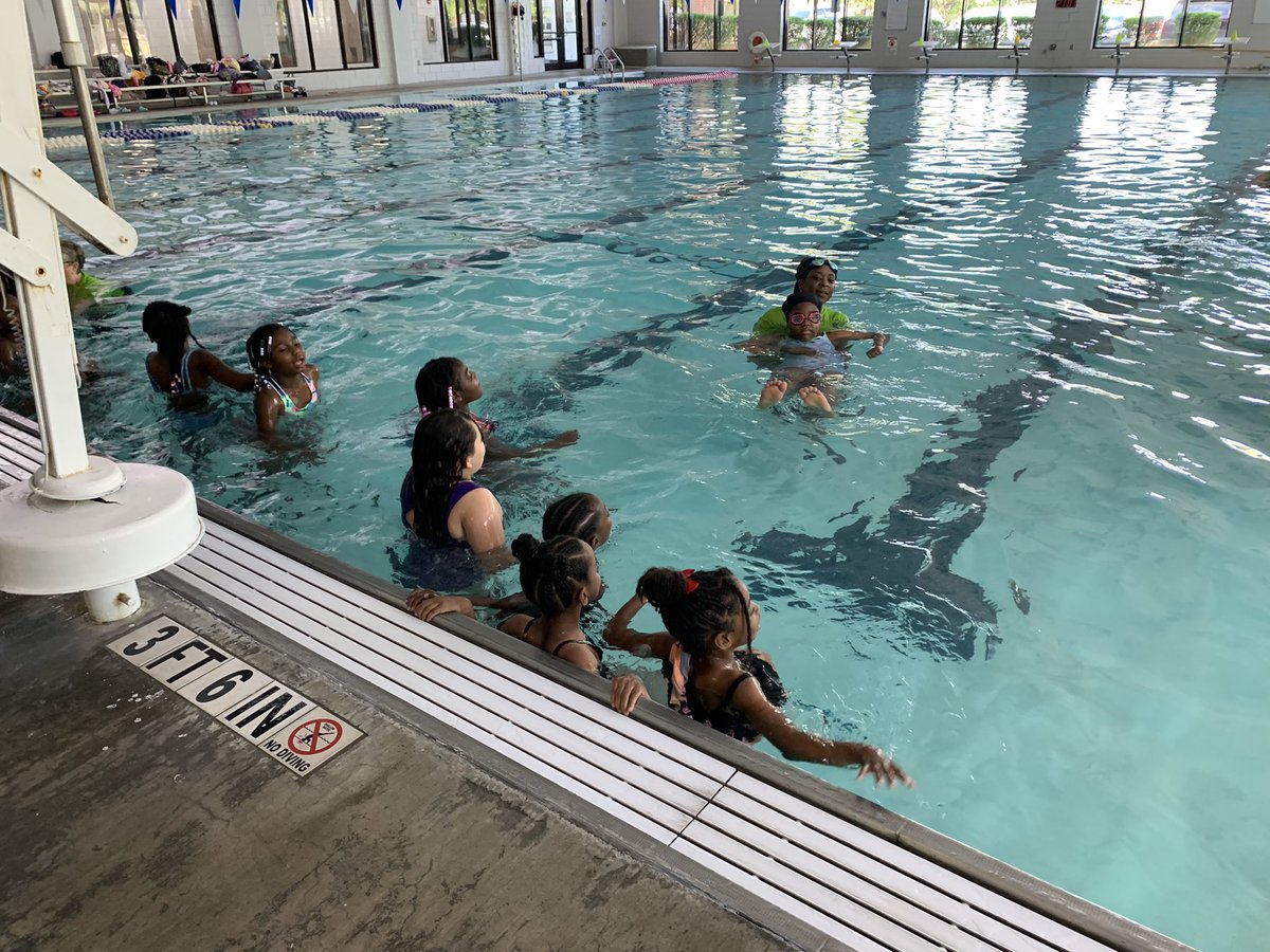 Mrs_Renfroe's tweet photo. Day 1 of SAW at the YMCA @gore_mgore @PaigeMaloneKES @jamesann_sheley @franklinscsu @Killian_STEAM https://t.co/ehhGcr2EY2
