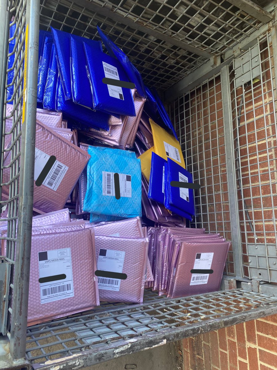 mp3magofficial's tweet photo. MP3 MAG Volume 1—

After months of non-stop work to get these out we are so happy to announce that our Vol. 1 prints have finally shipped

Thank you so much for being patient with us. We are beyond excited for everyone to get their copy. ✨🤍 https://t.co/PJrpQm3XRF