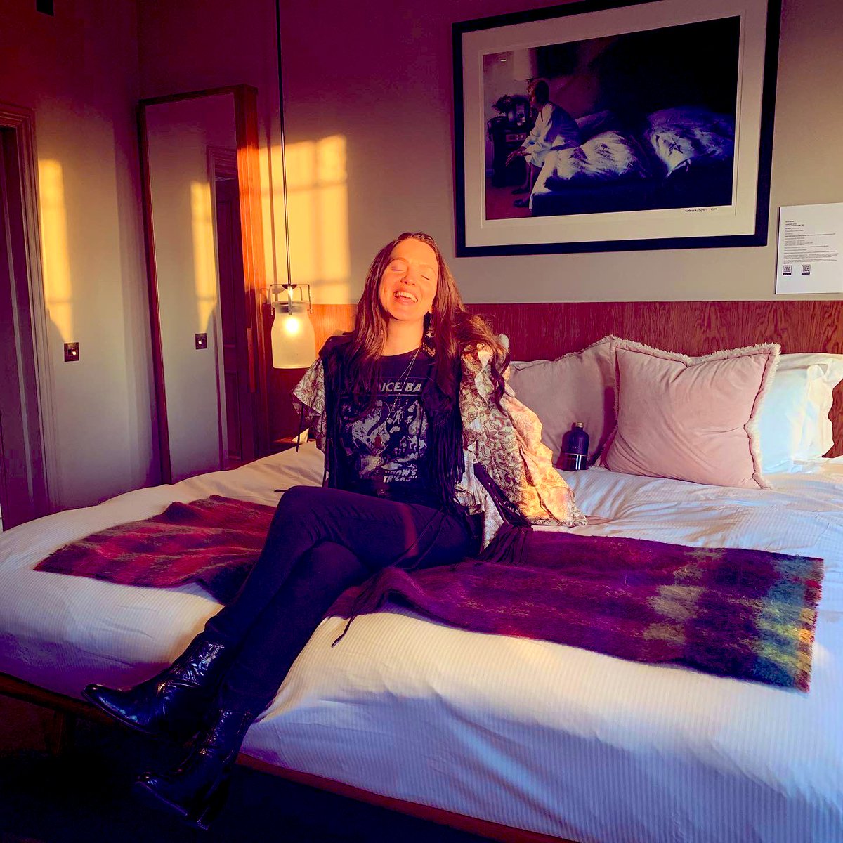 ArubaRed's tweet image. We spent a gorgeous evening at Bingham Riverhouse yesterday celebrating the iconic music photography of Denis O’Regan, bathed in the golden light of the setting sun over the Richmond Thames! Incredible captures… Bob Marley, David Bowie, Amy Winehouse, The Stones &amp;amp; so many more💗