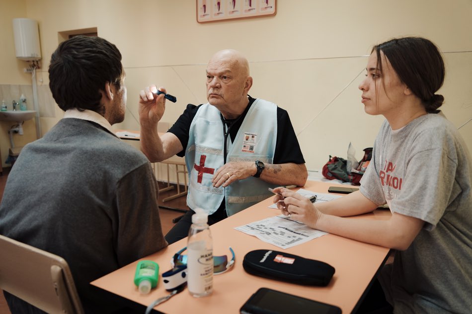 NFLPA's tweet photo. Our Chief Medical Director, Dr. Thom Mayer, spent the past few weeks treating hundreds of Ukrainians with @TeamRubicon and training over 1,700 local medical professionals. We’re proud to have Dr. Mayer on our team 👏👏 https://t.co/z7qoBRnSOG