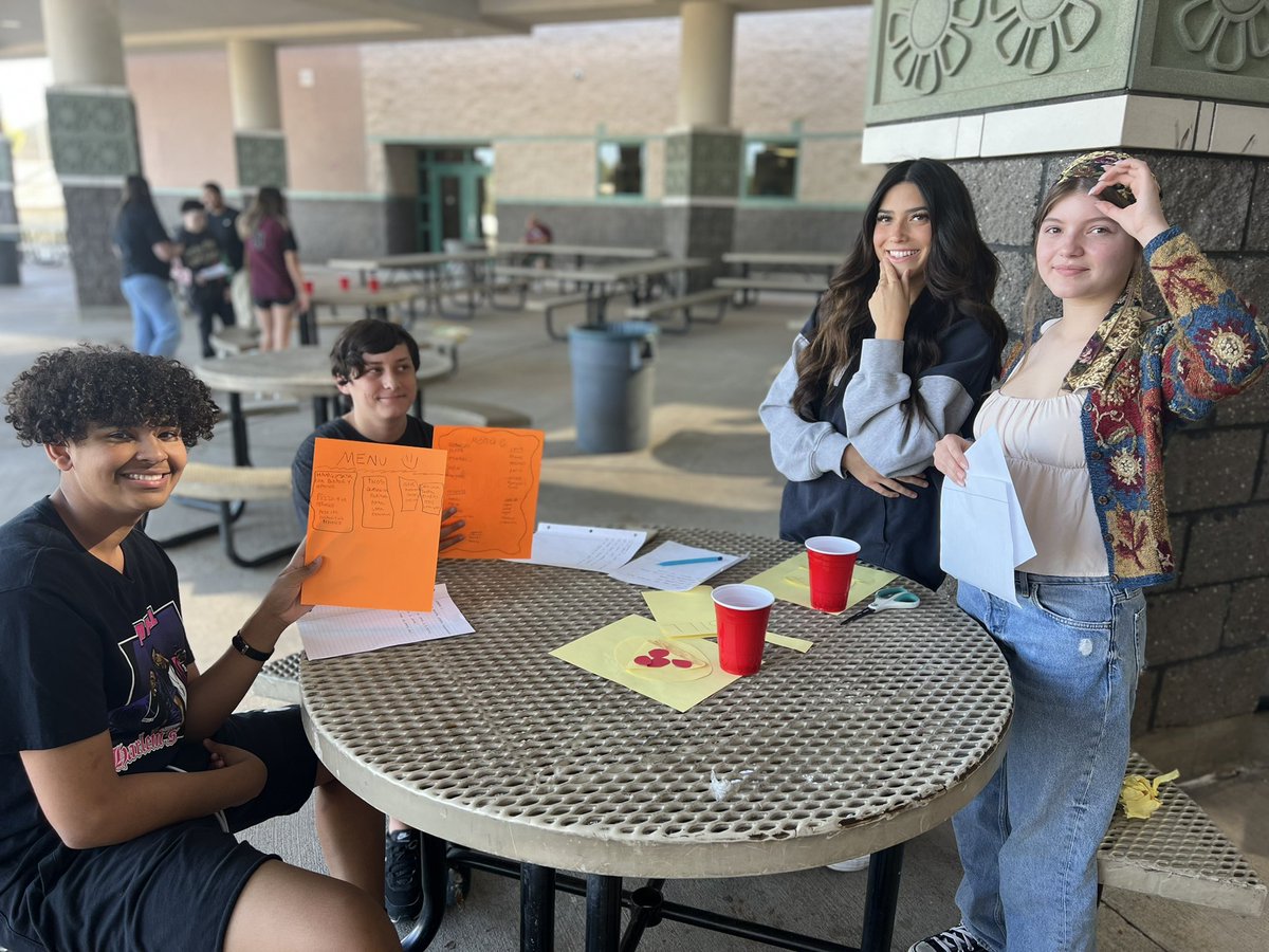 Hamilton_High's tweet photo. Ms. Randall’s spanish class 🇲🇽 practiced ordering at at a restaurant on the cafeteria patio last week 🍴 #huskyproud @ChandlerUnified @ChandlerEdFound #learnasecondlanguage https://t.co/OAaqbf1KyN
