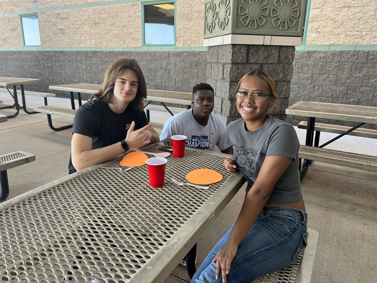 Hamilton_High's tweet photo. Ms. Randall’s spanish class 🇲🇽 practiced ordering at at a restaurant on the cafeteria patio last week 🍴 #huskyproud @ChandlerUnified @ChandlerEdFound #learnasecondlanguage https://t.co/OAaqbf1KyN