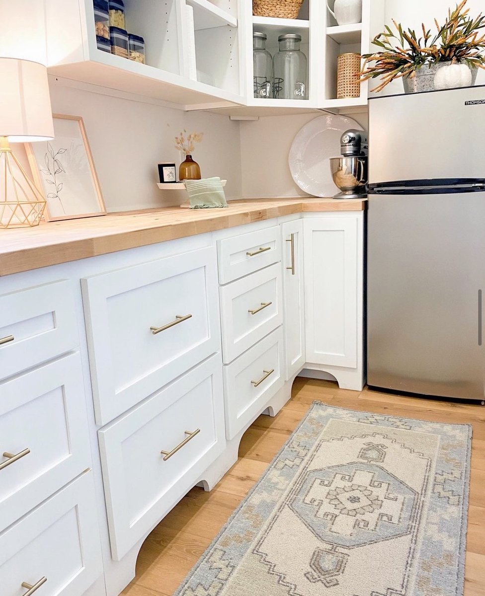 Happiness is a home with a well decorated kitchen. (ANA-2 Light Blue)

Styled by: @thejoyfilledfamrhouse

Link in bio!

#homedecor #homedesign #decor #design #homesweethome #kitchendecor #kitchendesign #happy #happiness #spring