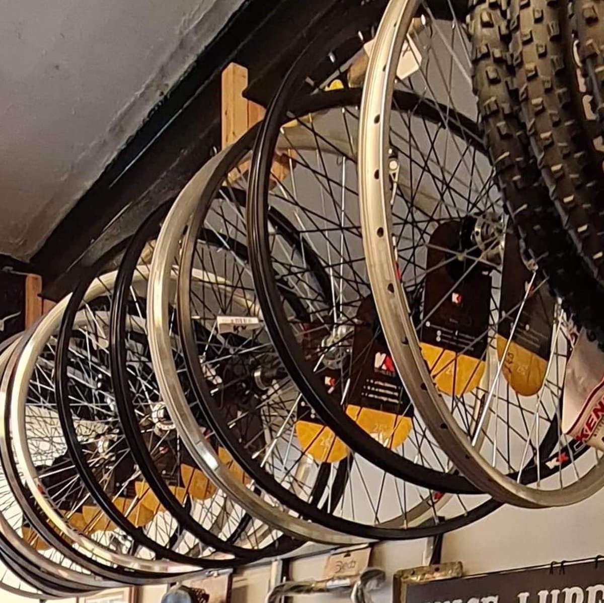 BobElliotOnline's tweet photo. 🛞🚲🛞Love to see KX Wheels in your shops and ready to go! 📸 Thanks for sharing @briscycleltd 

KX Wheels are made @BobElliotOnline in our purpose-built facility in #lancashire 
-

Check out KX Wheels on our website! 

#cycle #cycling #cyclingaccessories #bobelliot #bikes https://t.co/OYjTTFO2A3