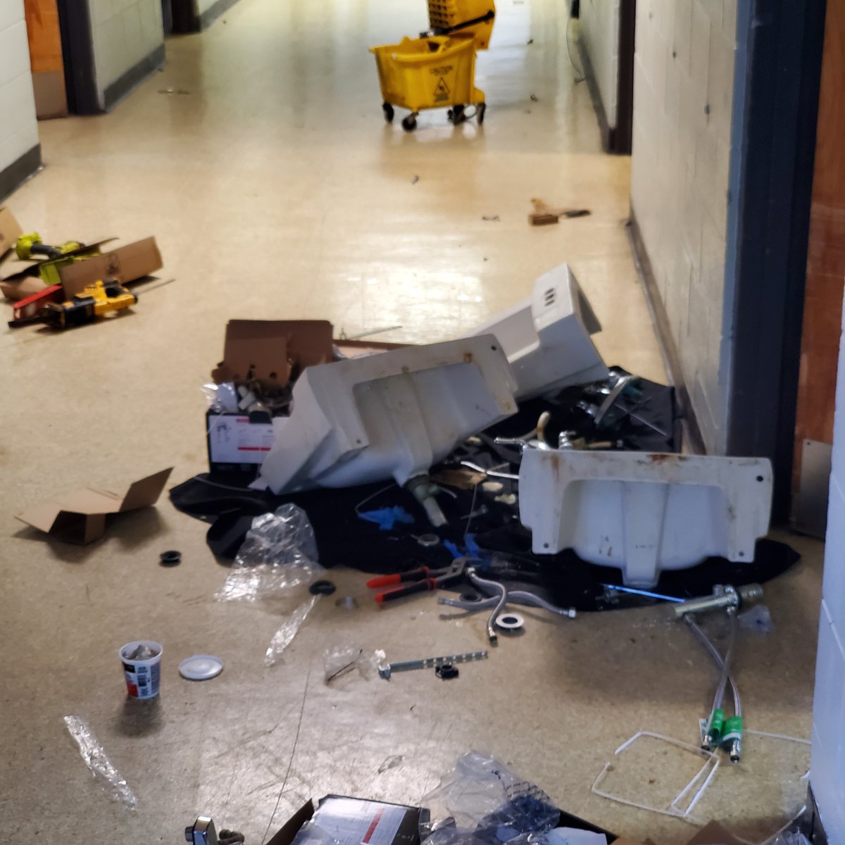 reachjacksonms's tweet photo. I mean, out with the old and in with the new. 
It's GRAND OPENING TIME!  -Cashapp: $JRCJXN
#timelineflood
#thentonow
#wearebettertogether
#givinghomestothehomeless
#givinghopetothehopeless https://t.co/K7xwYBsiry