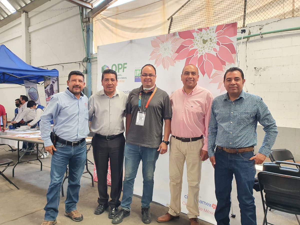 OPFexpo's tweet photo. El día de ayer sostuvimos una gira de presentación de programa y exposición OPF Expo 2022 con productores de flores y follajes de corte del municipio de Villa Guerrero, Estado de México.

¡Gracias a @asflorvi por su cálida recepción!

@Agricultura_mex https://t.co/mcmA09xNjC
