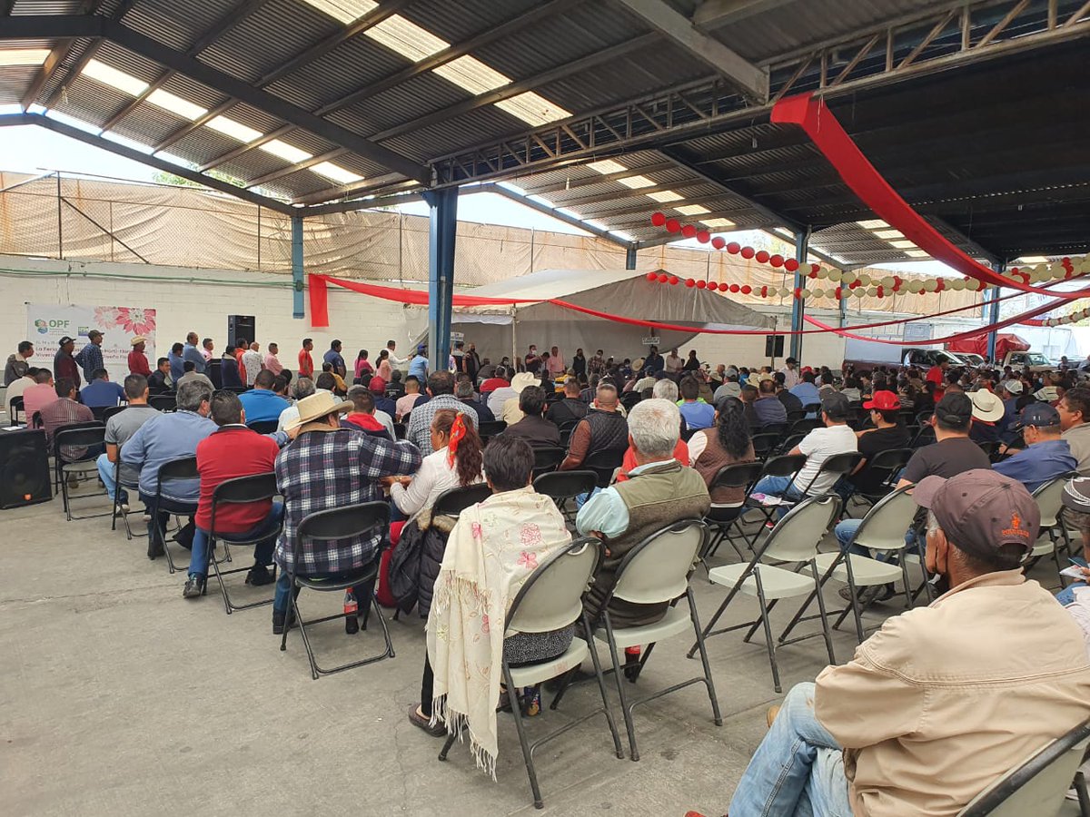 OPFexpo's tweet photo. El día de ayer sostuvimos una gira de presentación de programa y exposición OPF Expo 2022 con productores de flores y follajes de corte del municipio de Villa Guerrero, Estado de México.

¡Gracias a @asflorvi por su cálida recepción!

@Agricultura_mex https://t.co/mcmA09xNjC