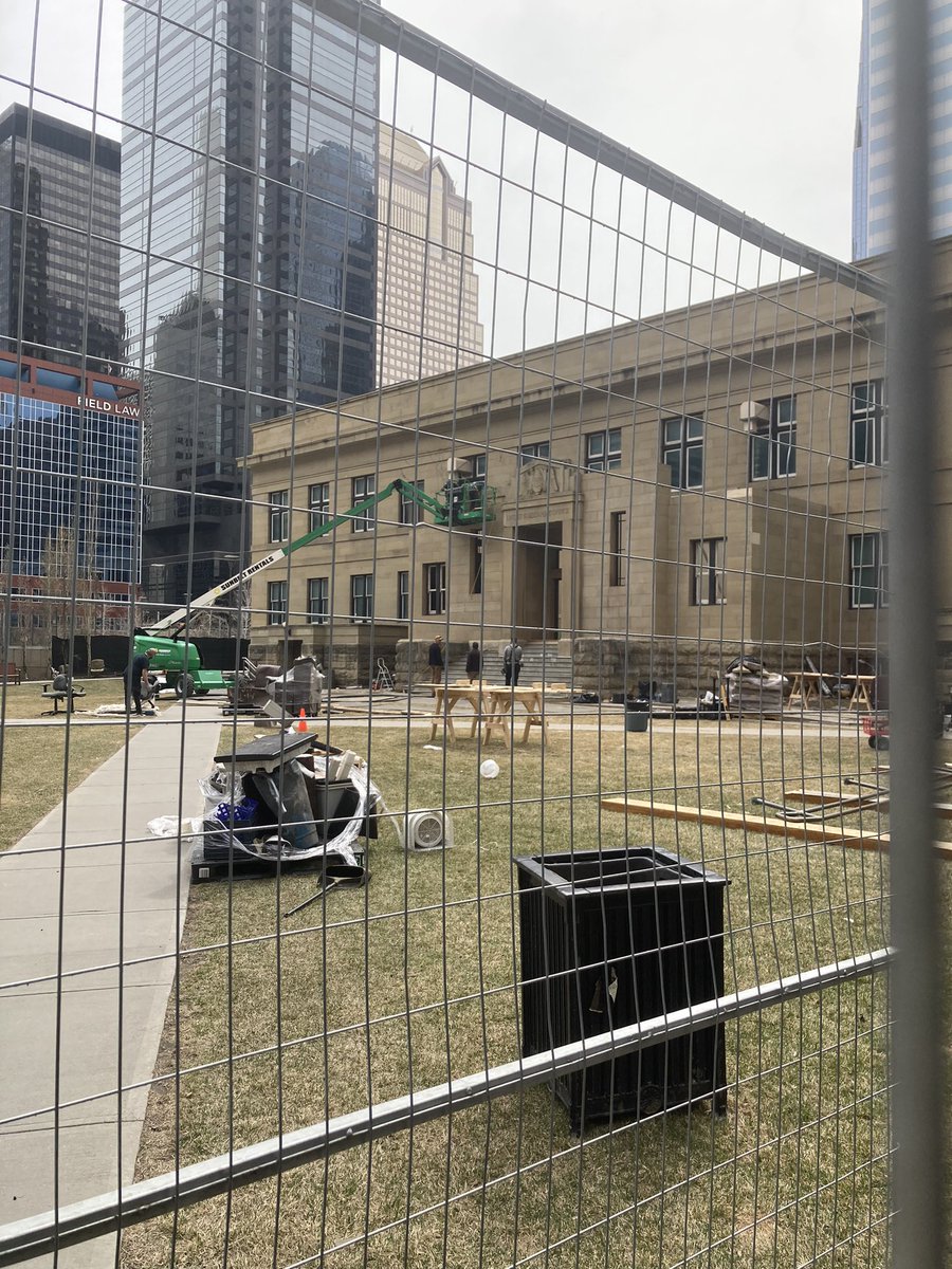 halgarian's tweet photo. “United States Postal Office” in downtown Calgary for #TheLastofUs @TheLastofUsNews @HBOsTheLastofUs https://t.co/qBWNo9BKey