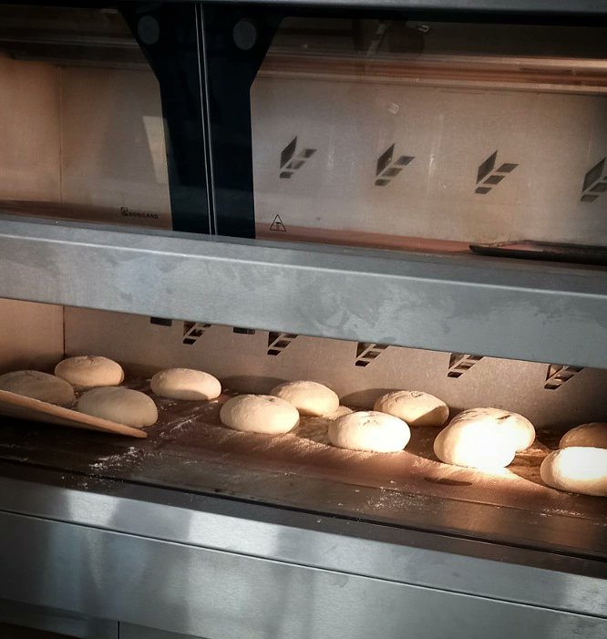 InsAlimentsBCN's tweet photo. #Forneria: Aprenem a fer pa! 👩🏻‍🍳🥖 Fem la cocció de la massa als forns del nostre centre de formació.🔥 

Preinscripcions ja obertes pel curs 2022-2023!👉🏼 https://t.co/myNQF7mGPJ

Per què inscriure't? T'ho expliquem tot seguit.👇🏼

#FormacióProfessional #PortesObertes #Matriculació https://t.co/kAAF6sXydf