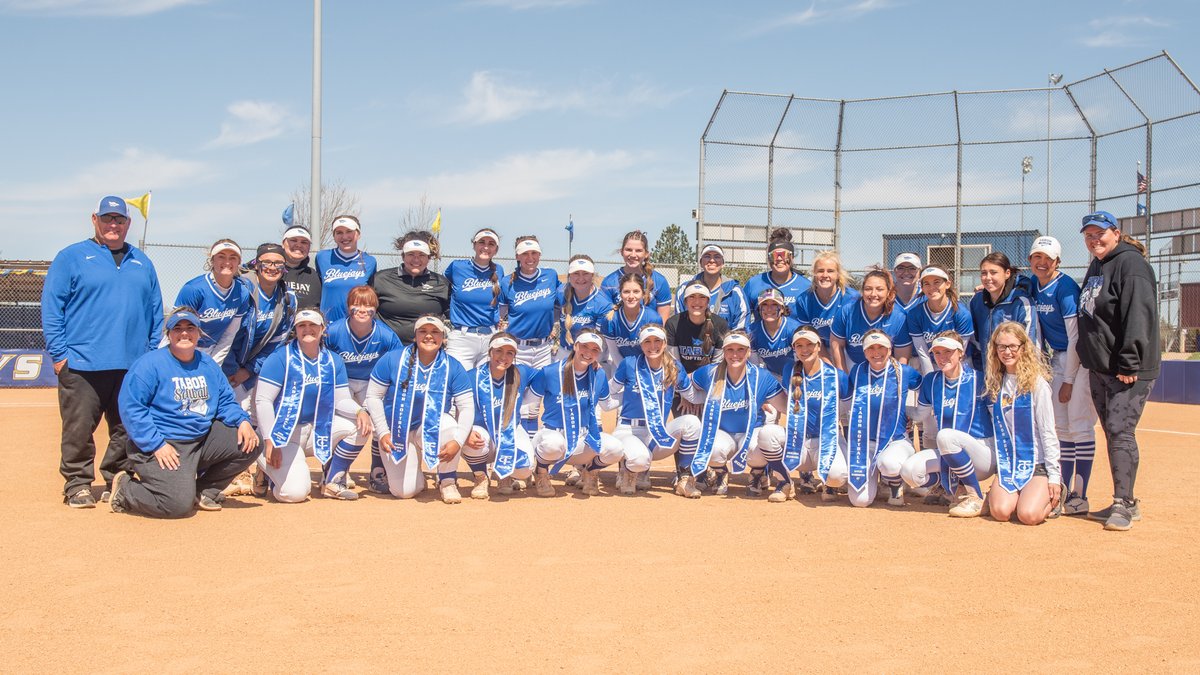 Softball: SENIOR DAY SWEEP FOR TABOR SOFTBALL
 - taborbluejays.com/article/4266