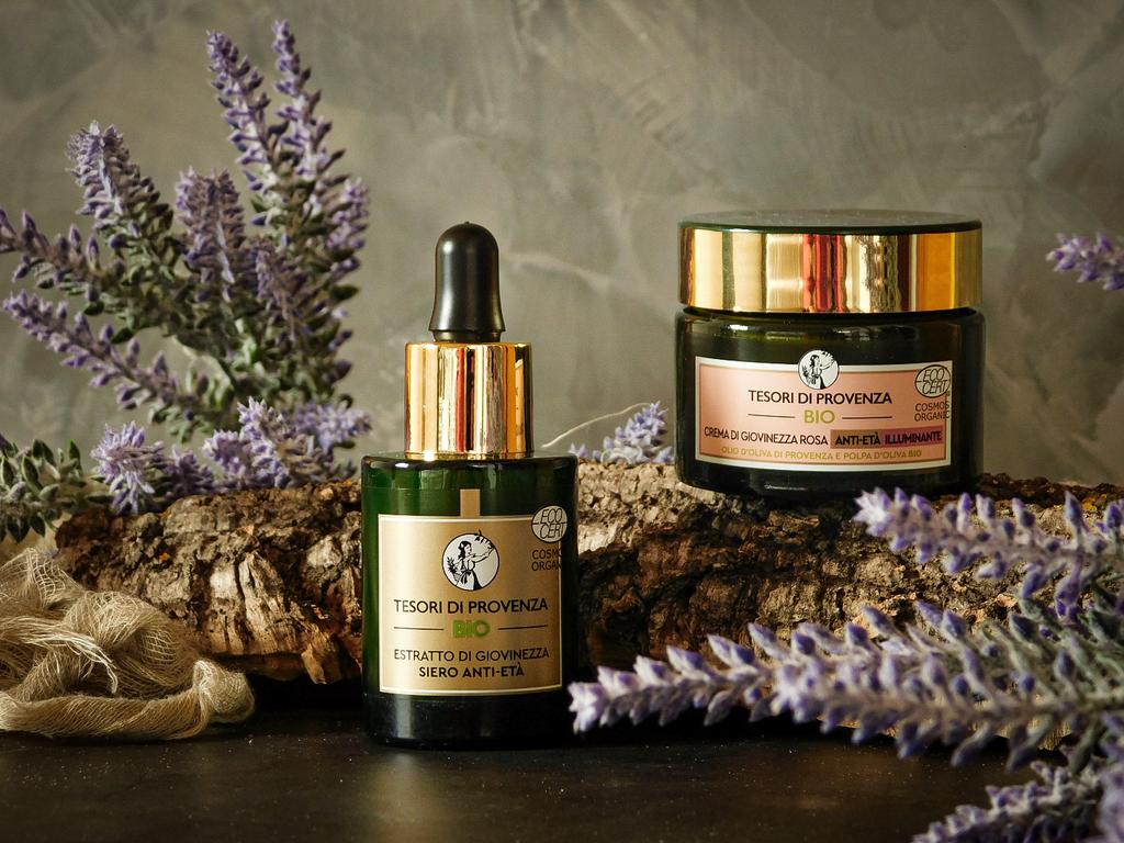 Ringrazio TesoridiProvenza per avermi omaggio del Siero e della Crema di Giovinezza Rosa prodotti a base di Olio d’oliva BIO, ricco in polifenoli e vitamina E, super delicati e offrono un'efficacia Anti-Età 
#chiedimiLetà #bellezzasenzatempo #tesoridiprovenza