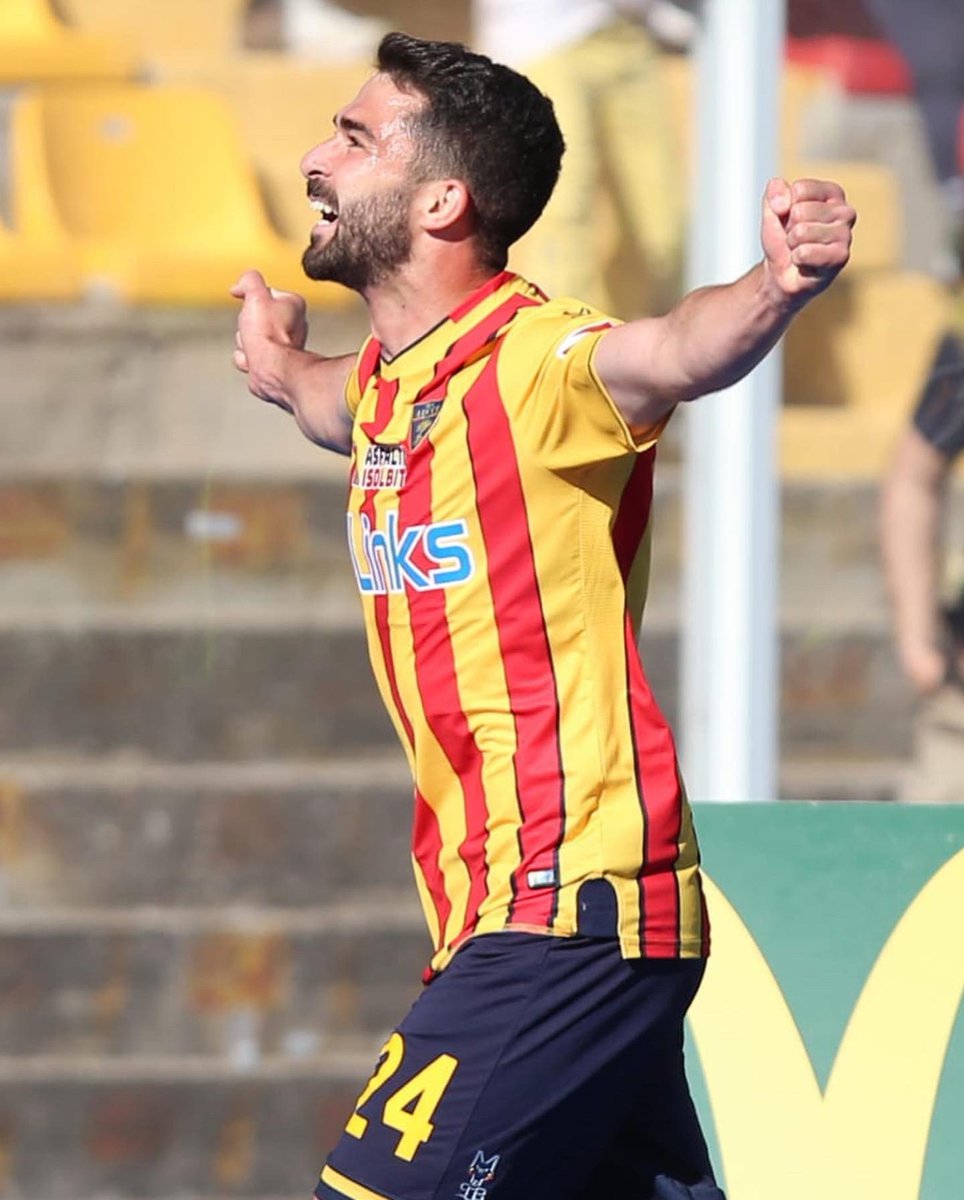 PaoloFarag's tweet photo. 💛❤️ #avantilecce https://t.co/gjyTmRfycx