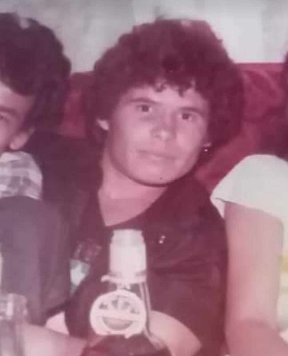 Boxeo_Mex's tweet photo. Con la melena de Rey León... El mejor boxeador mexicano de la historia @Jcchavez115 https://t.co/qmISF3cl6g