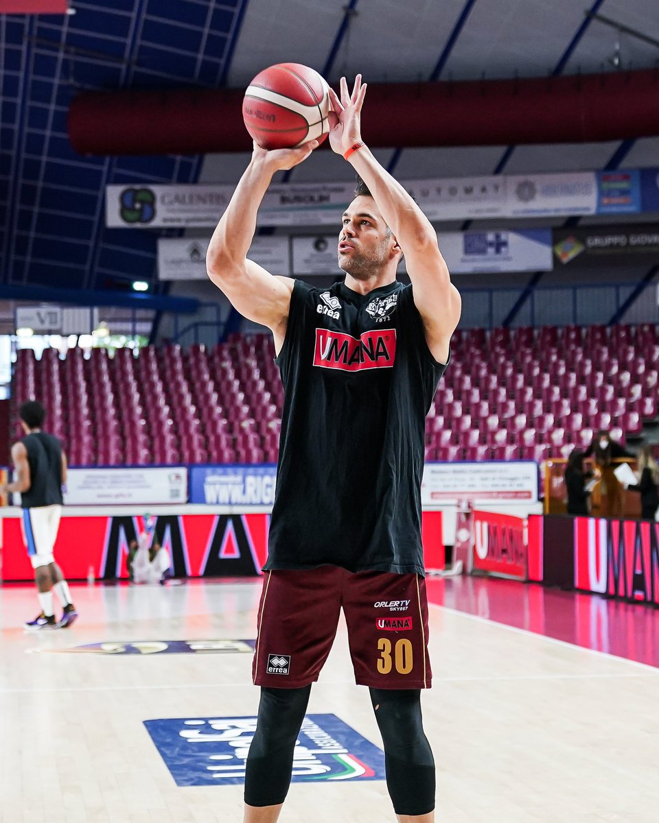 BrunoCerella's tweet photo. Il derby è nostro e di tutto il publico che ci ha caricato a palla!! 💥🙌🏼🥳 #vamooos #teo7 https://t.co/4tAkrwpZPA