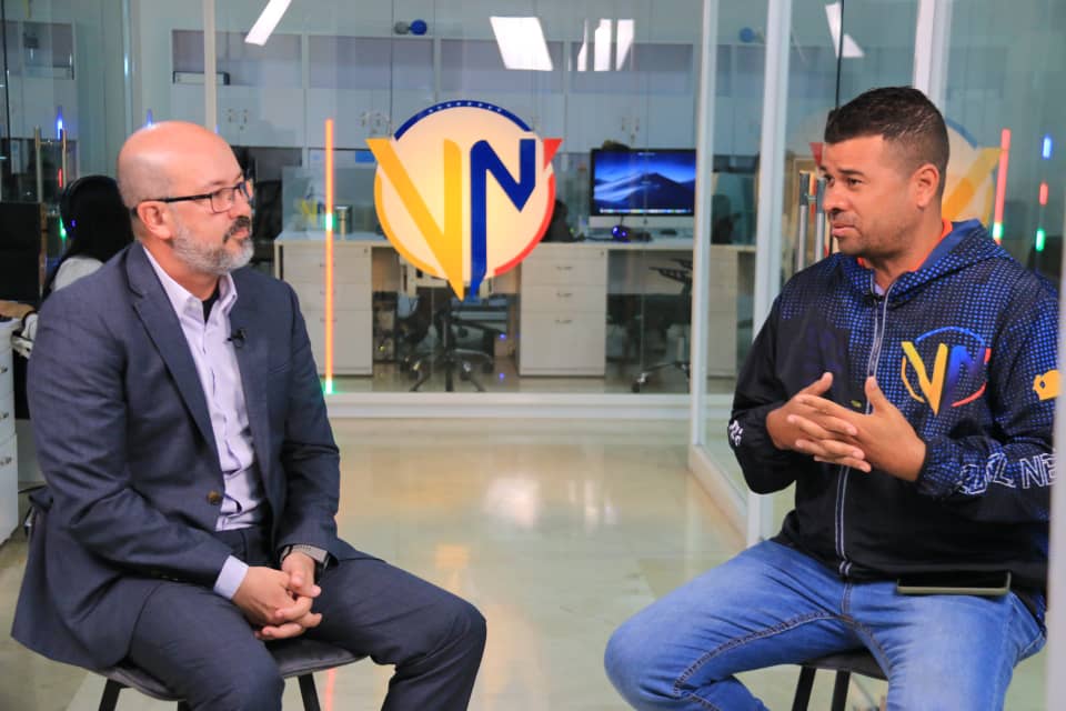 inac_ve's tweet photo. "Cada vez estamos aumentando más las operaciones aerocomerciales Nacionales e Internacionales". #AsíLodijo el Pdte. #INAC MG @JuanTeixeiraD en "La Entrevista News" @Agencia_VN #EnBreve a través de su canal de YouTube https://t.co/kDiLEloj9R https://t.co/GvhPhpQEEN