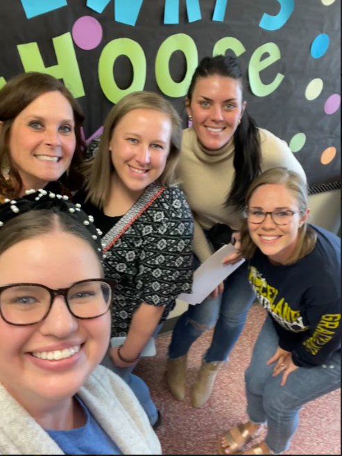 OPSSocStudies's tweet photo. Rolling Ridge was where it's at today! 
Snack &amp; Chat About Social Studies allowed me to hang out with the 🚀kindergarten team! I thoroughly enjoyed my time @RocketsRR today! 
Thank you SO MUCH for having me out! 🚀💯
@julie_fishburn https://t.co/Xn6bZd6fJN