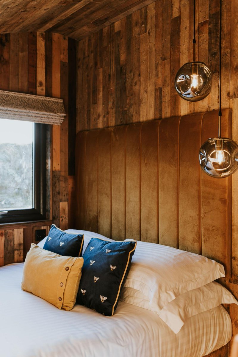 Comfortable, wood-finished glamping pods with impeccable finished interiors, all mod cons and en-suite shower rooms. The Northumberland coast and sweeping Embleton Bay is just a 10-minute drive away. 🌊

📍 Doxford Farm, #Northumberland⁠ #glamping
🔗 bit.ly/3MtzJpv