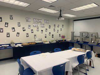 LPEPanthers's tweet photo. Thank you to @lakeparkpto and @lakepark_diner for an amazing lunch kicking off our #teacherappreciation week! ๐คฉ
#LPERocks https://t.co/DlLx5WPfUn