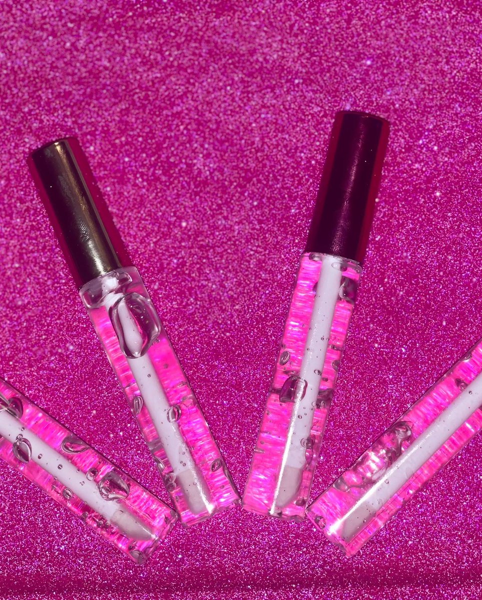 LashesbyEnvy's tweet photo. 💋LIPGLOSS ANYONE?💋

Our fabuLASH lipgloss will keep your lips soft, moisturized, &amp; shining✨!
This lip gloss comes in FOUR different colors and scents!

(They smell AMAZINGGGGG😍)
#lipgloss #lipglosspoppin #glossylips #newproducts #EnvyMyLashes https://t.co/VMwUgU0p8C