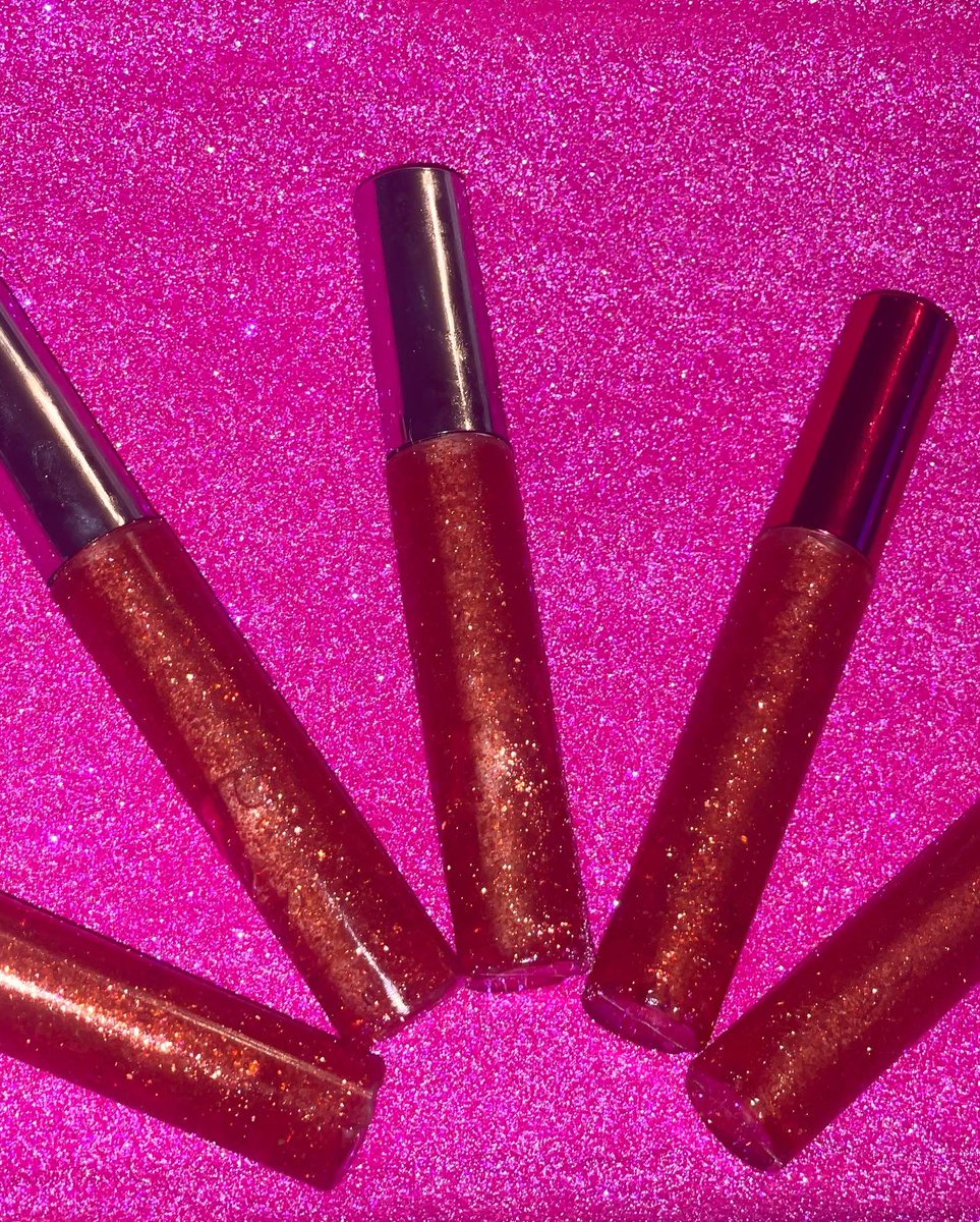 LashesbyEnvy's tweet photo. 💋LIPGLOSS ANYONE?💋

Our fabuLASH lipgloss will keep your lips soft, moisturized, &amp; shining✨!
This lip gloss comes in FOUR different colors and scents!

(They smell AMAZINGGGGG😍)
#lipgloss #lipglosspoppin #glossylips #newproducts #EnvyMyLashes https://t.co/VMwUgU0p8C