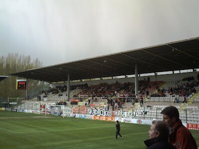 Vamos_BurgosCf's tweet photo. Con esta permanencia me quiero acordar de todos aquellos (me incluyo) que han DISFRUTADO de ir cada domingo al Plantío a ver a su @Burgos_CF . Muchísimos años en lo que ir a ver a tu equipo era casi motivo de mofa o vacile.
DISFRUTADLO! VA POR VOSOTROS!🏴🏳️🏴🏳️ https://t.co/s2ZYNc9q8h