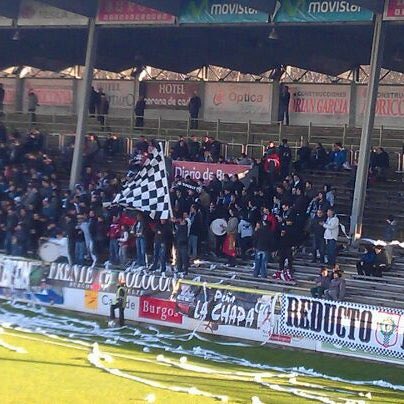 Vamos_BurgosCf's tweet photo. Con esta permanencia me quiero acordar de todos aquellos (me incluyo) que han DISFRUTADO de ir cada domingo al Plantío a ver a su @Burgos_CF . Muchísimos años en lo que ir a ver a tu equipo era casi motivo de mofa o vacile.
DISFRUTADLO! VA POR VOSOTROS!🏴🏳️🏴🏳️ https://t.co/s2ZYNc9q8h