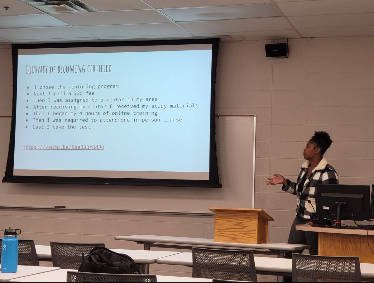 GCMapleLeafs_WB's tweet photo. Proud of these young women &amp; men @ronitgoswami7 @graycockerham1 @emmybrandeberry @ChapmanTaniece of the GCWBB program for putting in the work, &amp; delivering some interesting, informative, &amp; professional senior sem presentations in the past few weeks. Impressive! #ProudCoachMoment https://t.co/o657vtjsJ8