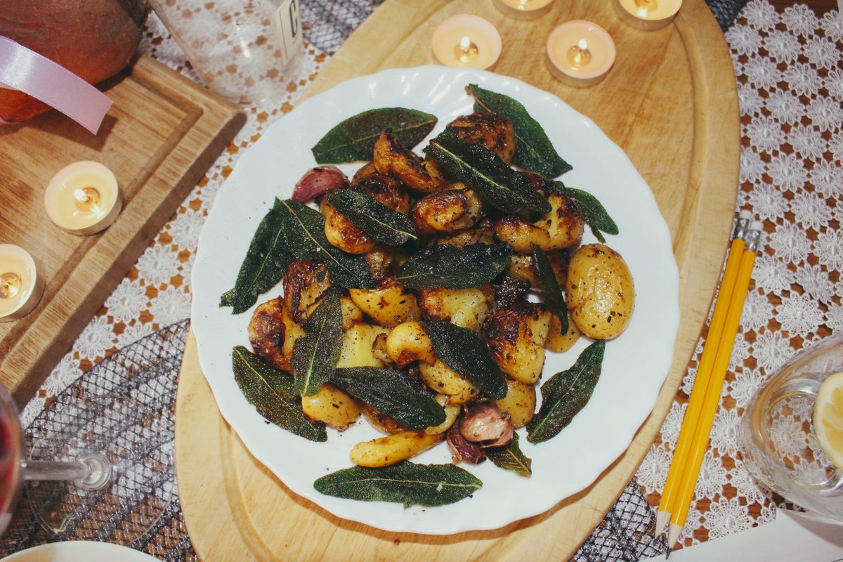 bellalikesfrogs's tweet photo. @vvv_petal I came 4th! 😆 with my lemon zest and butter fried sage crushed new potato dish! https://t.co/HJCPGgc8io