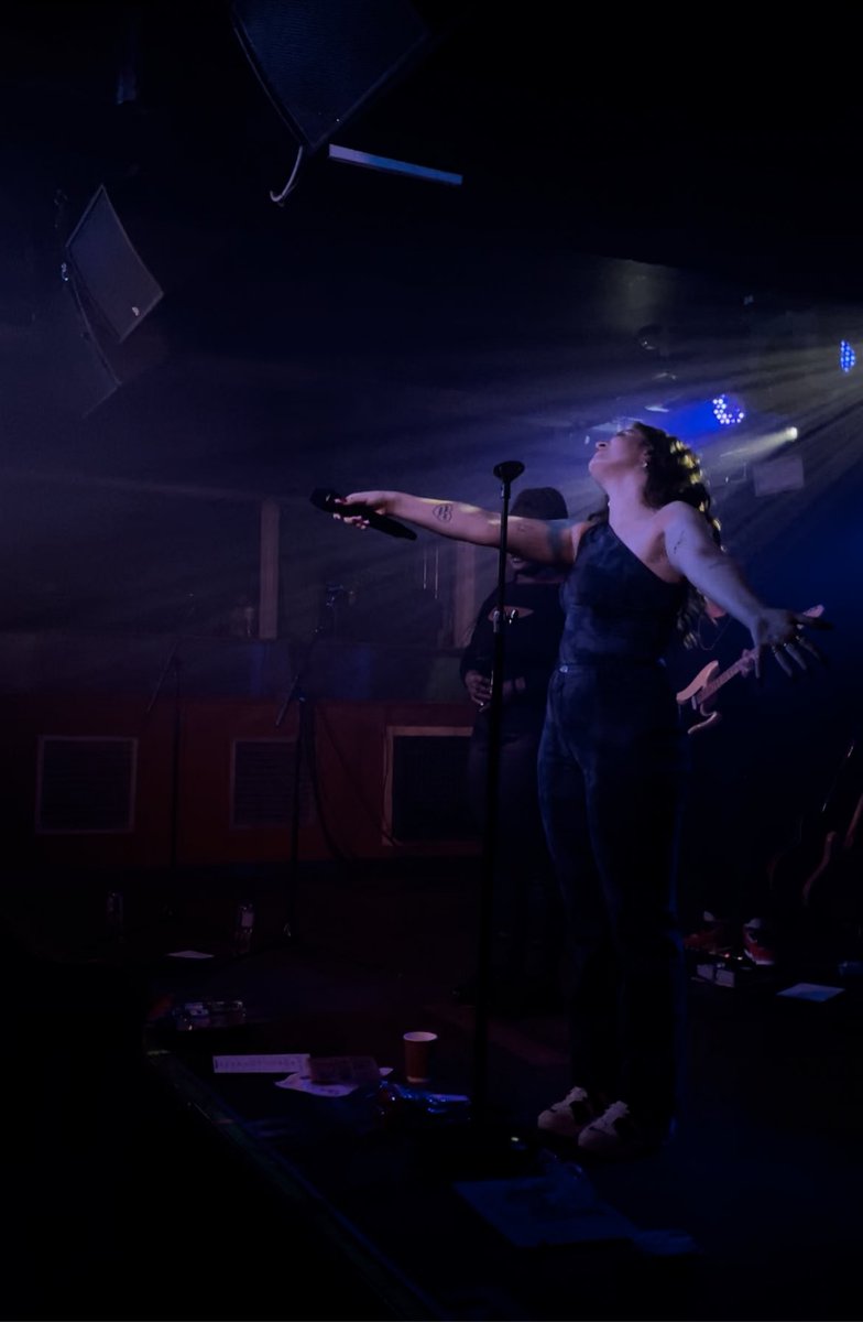 mazseverything's tweet photo. oh you slayed manchester! next time come to sheffield xx #askmae https://t.co/w7q6dv9qRS
