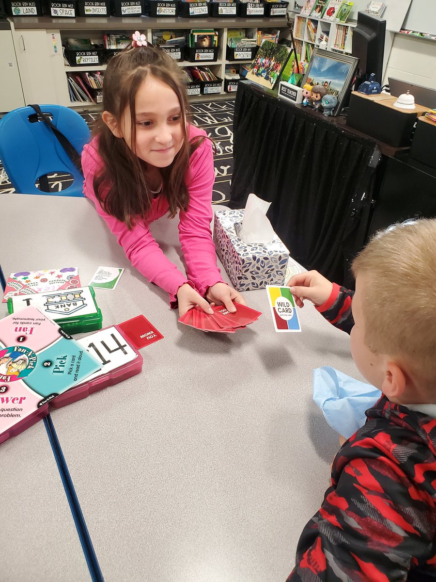 MrsPartridge2nd's tweet photo. Team builders encourage a positive learning environment! Ss answer would you rather ?s, and share their "why." Each person plays a role in the game, even if they aren't the one answering the question. Most importantly, we had fun! #Cooperativelearning #kagan #fannpick https://t.co/d7HROokC3q