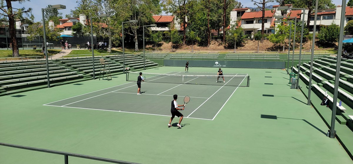 coach_moisa's tweet photo. Lawrence and Sohum playing in center court at Claremont Club in league finals - Go Cougars! @sports_rchs @RanchoHSCougars @RCHSAchievement @Berwick_RCHS https://t.co/wzdNwcRr6N