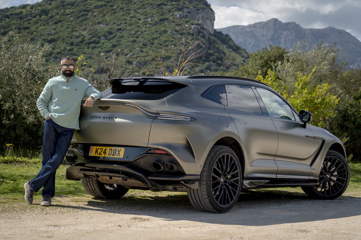 بعد ١٠٦ سنوات من صناعة سيارات رياضية، استون مارتن تصنع اسرع سيارة دفع رباعي بالعالم
هذي تجربتي المفصلة:

youtu.be/_EDDYhxvLyM
شوفها على التلفزيون مع صوت 😎