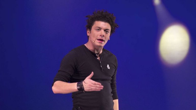 Non mais pourquoi Elon Musk achète twitter alors qu’il peut l’avoir gratuitement sur l’AppStore ?