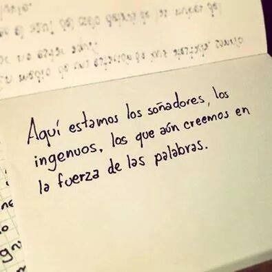 Mira arriba y sonríe,sigue la estrella que más brilla para sentirla cerca, y recordar lo bonito. Sin olvidarte de vivir, de la mejor manera que sepas.
