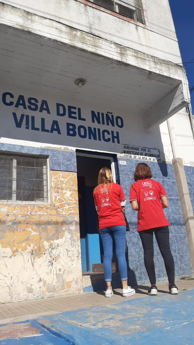 fundmarolio's tweet photo. 😍 El equipo interdisciplinario de Fundación Marolio visitando a los chicos de Casa del Niño Villa Bonich 😍
-
#fundaciónmarolio #marolio #ayudanosaayudar #alimentandosonrisas #bonich #solidaridad #maxiconsumo https://t.co/eXMtLM7kfv
