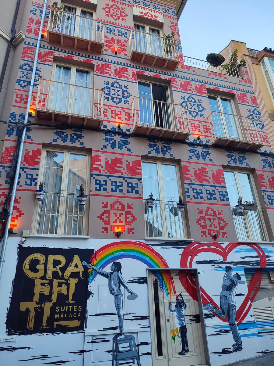 CarlosSerratoB's tweet photo. En Málaga no todo lo nuevo es un bodrio 🏗️🏢 https://t.co/Nah0xuk6ww