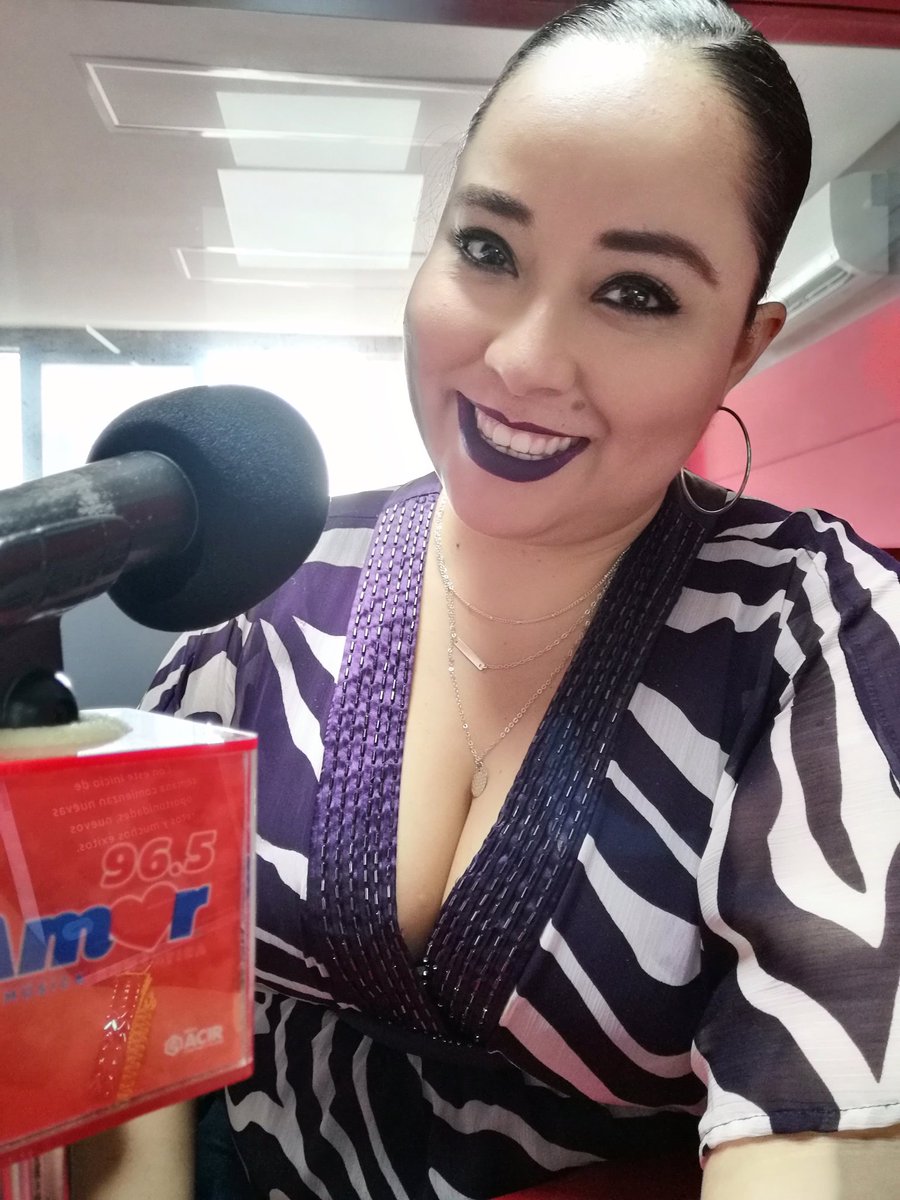 MarthaEnAmor's tweet photo. Ya estamos en cabina cuéntame ¿que tal va tu inicio de semana?
Cuéntame te leo... https://t.co/63J5mFQg8E