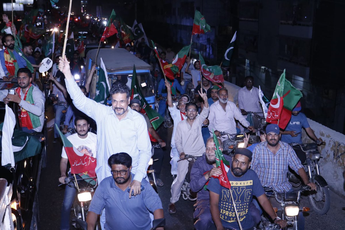 PTI_KHI's tweet photo. کراچی کے عوام کی جانب سے پی ٹی آئی کراچی کی کال پر لبیک۔ امپورٹڈ حکومت نامنظور ریلی میں لوگوں کی بھرپور شرکت۔ #MarchAgaintsImportedGovt https://t.co/Drj6agtkmC