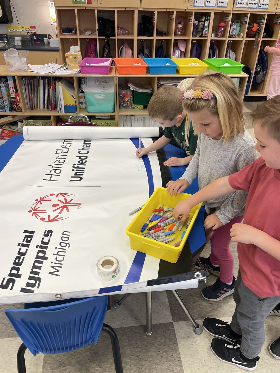 This week the Harlan Huskies have the opportunity to take Harlan’s Respect Pledge as we end Autism Acceptance Month! Harlan Elementary is a Unified Champion School through Special Olympics. <a href="/HarlanElem/">Harlan Elementary</a> @AlexAgius1 <a href="/BirminghamPS/">Birmingham Schools</a> <a href="/LauraMahler6/">Laura Mahler</a> <a href="/SpOlympicsMI/">Special Olympics MI</a> #autismacceptance