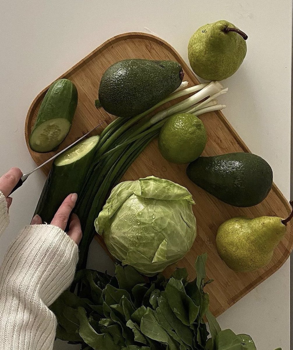 kaitlynscafe's tweet photo. this week — groceries, healthy cooking, errands, tea breaks 🍵 https://t.co/EDrZdDM5kw