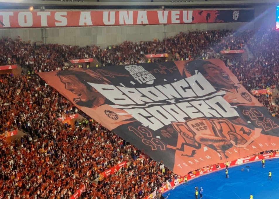 "BENDITA LOCURA"
No recuerdo una Final, ni posiblemente un partido (además de 120 minutos) con mayor nivel de animación, implicación y constancia por parte de toda la afición.
Orgullo.
Es momento de que algunos tomen nota de esta bendita locura.
 mestallidos.com/?p=397