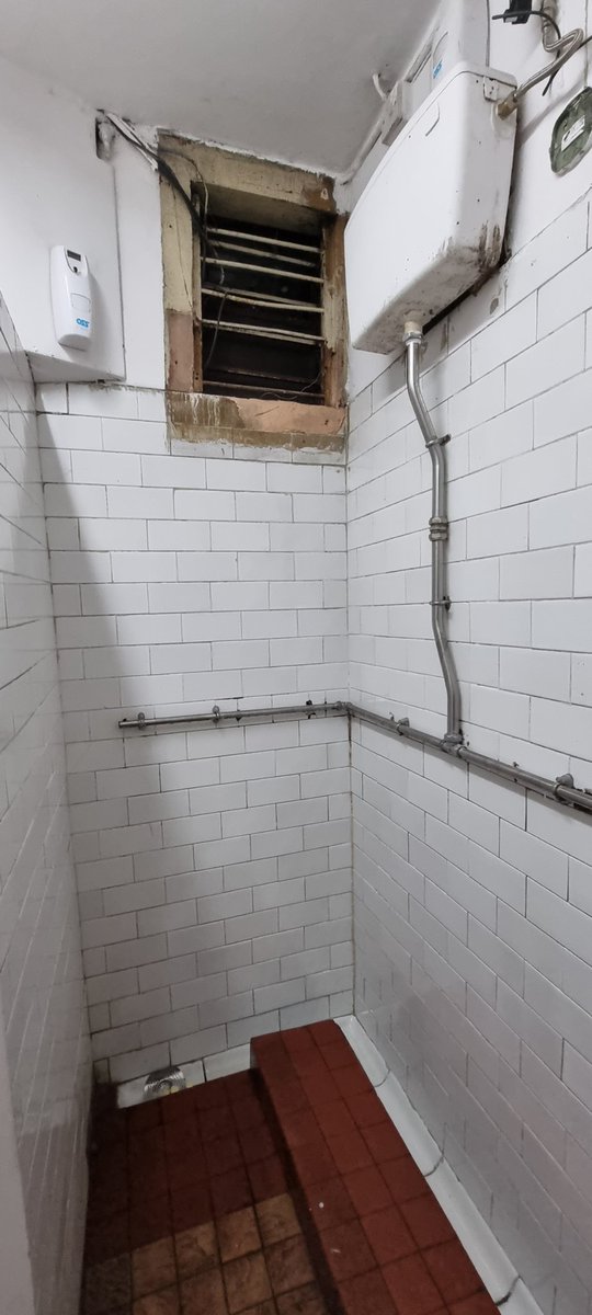 IrishPubToilets's tweet photo. The Lord Edward. #TheLordEdward #irishpub #dublinpub https://t.co/I2MDTM4LXi