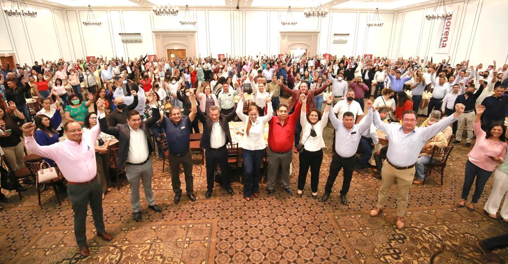 MarinaVitela_'s tweet photo. Porque la transformación de Durango comienza en las aulas, ¡los sueldos y prestaciones de los maestros se respetan! 

Gracias por acompañarme en reunión de trabajo y compartirme ideas valiosas para lograr el #CambioVerdadero en el sector educativo.

#MarinaGobernadora https://t.co/ggxHkj5YTy