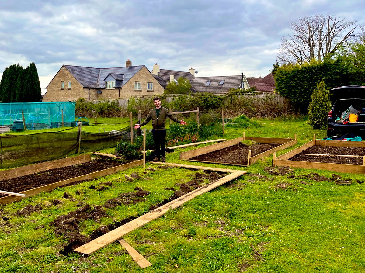frangrowsfood's tweet photo. @GardensHour I’ve not about for #GardensHour for ages as I’ve been deep in coursework, but it’s good to be back! Lots of recent progress at the allotment and in the garden to report, including new beds, tomato babies, gorgeous tulips and lots of purple broccoli! 😁 https://t.co/qkpcnWaNdT