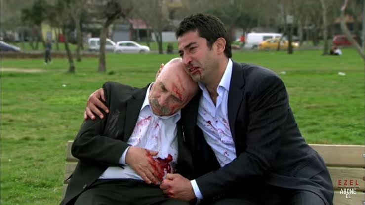 61.Bölümü izledim. İzlemeyecektim. İzlememem için elli tane sebep saydım ama sebepleri saydıkça farkettim ne kadar çok izlemek istediğimi.

#ezel #ramizdayı