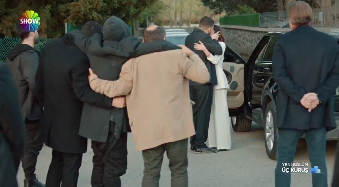 Aylardır öpüşme bekleyen BahKar fc sahneyi izliyor 
#ÜçKuruş #BahKar #sırabizde